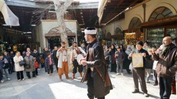 “Çat kapı” kurtuluş tiyatrosu Kahramanmaraşlılarla buluşuyor