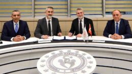 Kahramanmaraş’ta 50 mahalleye halı saha