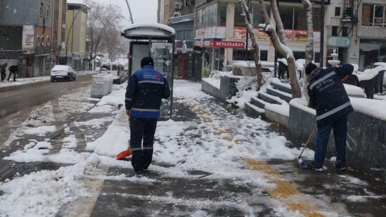 Kahramanmaraş’ın kuzey ilçelerinde kar temizliği