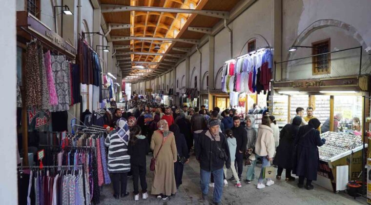 Tarihi Kapalı Çarşı’da bayram hareketliliği