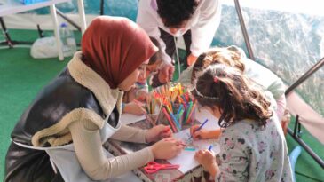 Kahramanmaraş’ta Ramazan panayırında çocuklar doyasıya eğleniyor