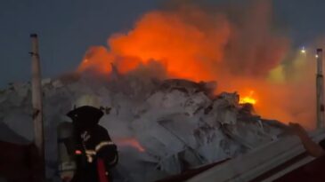 Kahramanmaraş’ta geri dönüşüm tesisinde yangın