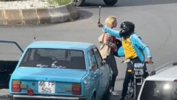 Trafikteki kavga kamerada: Öfkeli sürücü otomobilin camını kırdı
