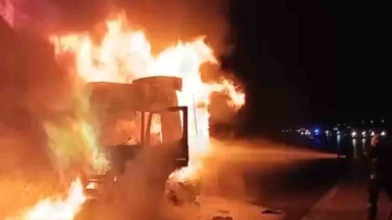 Kahramanmaraş’ta tır alev alev yandı