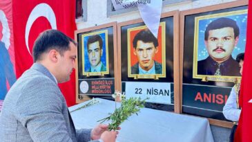 29 yıl önce şehit edilen öğretmenler anıldı
