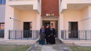 Deprem konutlarını gezenler: “Çok güzel dört dörtlük, hoşumuza gitti”