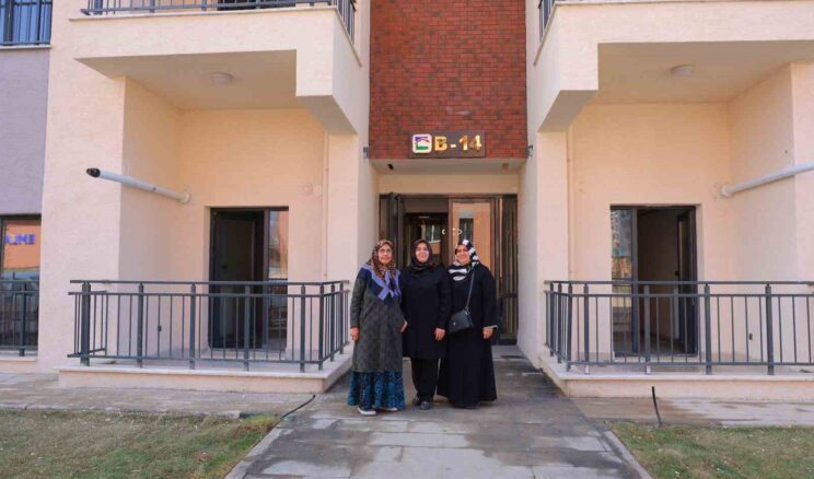 Deprem konutlarını gezenler: “Çok güzel dört dörtlük, hoşumuza gitti”