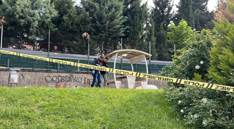 Parkta erkek cesedi bulundu