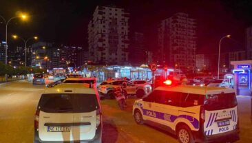 “Dur” ihtarına uymayıp kaçarken polis memuruna çarptı