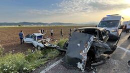 Otomobillerin hurdaya döndüğü kazada yaralılardan 2’si hayatını kaybetti