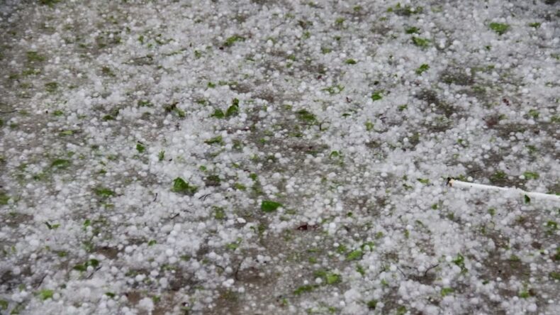 Kahramanmaraş’a ceviz büyüklüğünde dolu yağdı