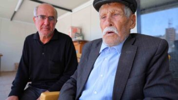 Cumhuriyet’le yaşıt Cemal dede, eski hatıralarını dün gibi anlatıyor