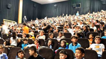 Onikişubat Belediyesi’nden kırsaldaki 1500 öğrenciye sinema hediyesi