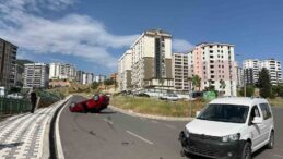 Hafif ticari araçla çarpışan otomobil takla attı sürücüsü yaralandı