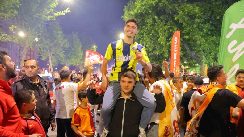 Araçlarına Fenerbahçe bayraklı tabut yerleştiren iki sürücüye ceza