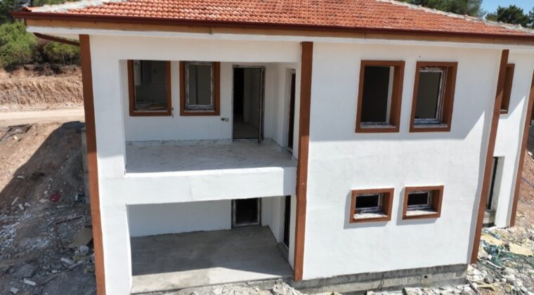 Depremzede muhtar: “Villa gibi ev yapılacağını tahmin etmemiştik”