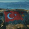 Ahır Dağı zirvesine 38 bin metrekarelik Türk bayrağı