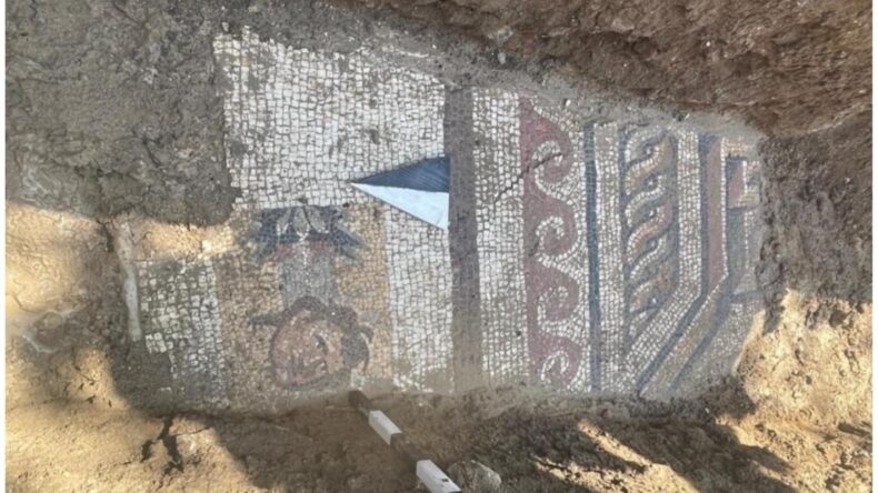 Altyapı çalışmalarında Roma döneminden kalma mozaik bulundu