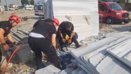 Mermer bloklar devrildi: 2 yaralı