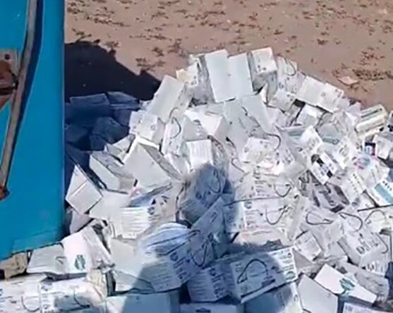 Kahramanmaraş’ta onlarca maske çöpe atıldı