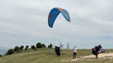 Paraşütle şehirler arası yolculuk: 7 saatte 230 kilometre uçtu