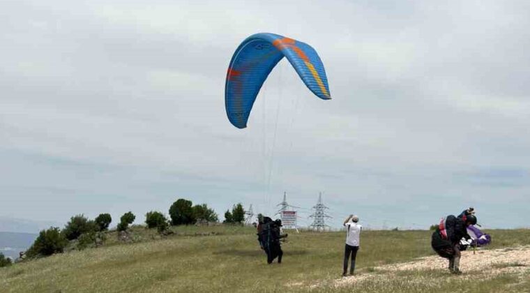 Paraşütle şehirler arası yolculuk: 7 saatte 230 kilometre uçtu