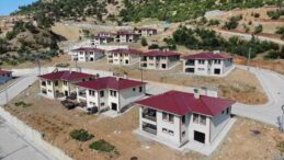 Deprem mağduru nine: “Hiç aklıma gelmezdi böyle ev yapacakları”