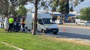 Park halindeki minibüste ceset bulundu