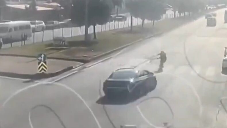 Kahramanmaraş’ta otomobil yayaya çarptı