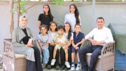 7 çocuklu öğretmen çift tebessüm ettirdi