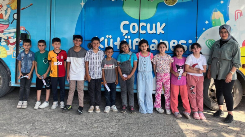 Mobil Kütüphane Kırsalda 5 Bin Çocuğa Kitapla Ulaştı