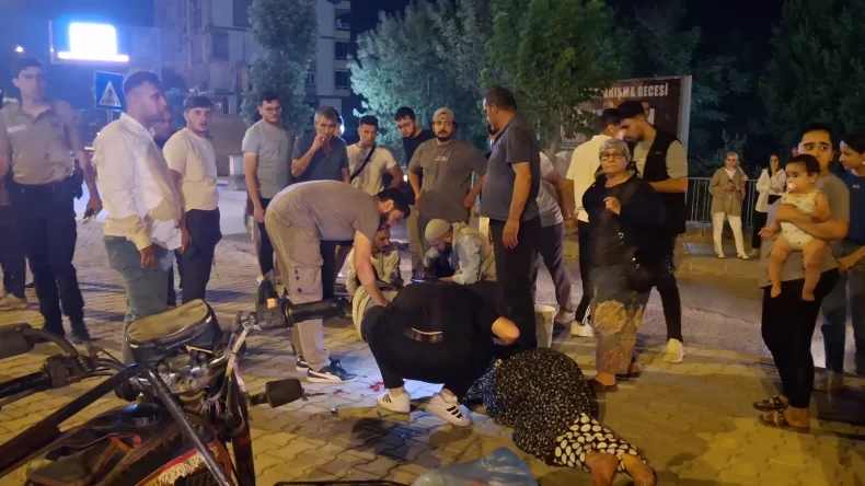 Kahramanmaraş’ta Sepetli Motosiklet Devrildi: 2 Kişi Ağır Yaralandı
