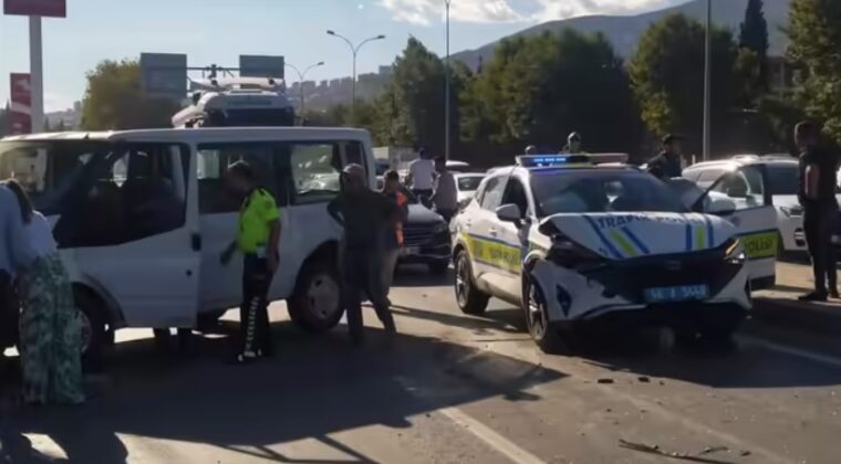 Kahramanmaraş’ta 3 araçlı zincirleme kaza: 4 yaralı