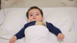 Boğazına havuç kaçan bebek, 10 dakikalık kalp masajıyla hayata döndü