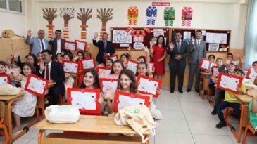 Kahramanmaraş’ta karne heyecanı: 276 bin öğrenci yaz tatiline çıktı