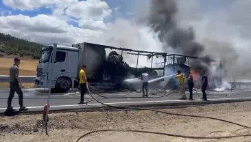 Kahramanmaraş’ta Seyir Halindeki Tır Alev Aldı, Dorsesi Kullanılamaz Hale Geldi
