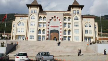 “Anneliğimi Çaldılar, Adalet İstiyorum”: Arıkan Sitesi Davası Ertelendi