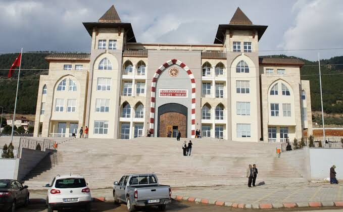 “Anneliğimi Çaldılar, Adalet İstiyorum”: Arıkan Sitesi Davası Ertelendi