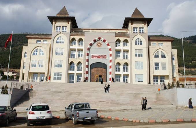 “Anneliğimi Çaldılar, Adalet İstiyorum”: Arıkan Sitesi Davası Ertelendi