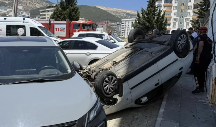 Kahramanmaraş’ta Takla Atan Otomobilden Sürücü Sağ Çıktı