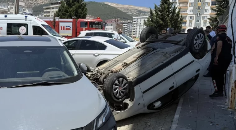 Kahramanmaraş’ta Takla Atan Otomobilden Sürücü Sağ Çıktı