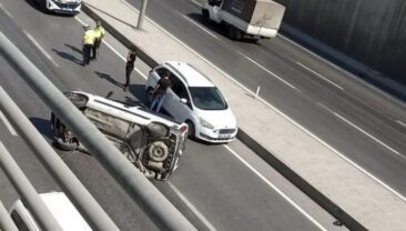 Kahramanmaraş’ta Hafif Ticari Araç Takla Attı