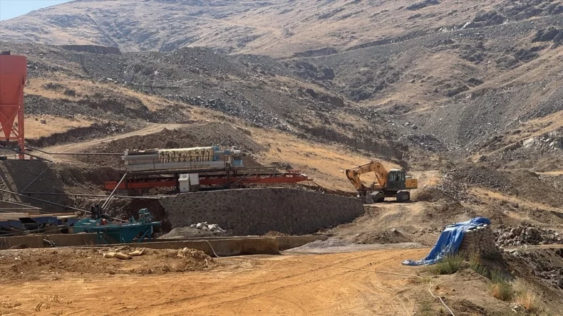 Kamyonet ile İnşaat Malzemesi Arasında Sıkışan Şahıs Hayatını Kaybetti