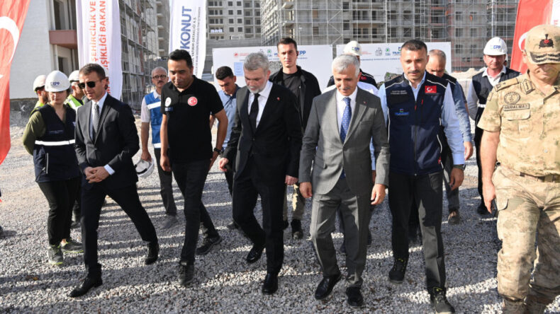 Görgel ve Ünlüer, Güneşevler Yerinde Dönüşüm Sahasını İnceledi