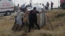 Elbistan’da Saman Yüklü Kamyona Çarpan Cip Takla Attı: 2 Yaralı