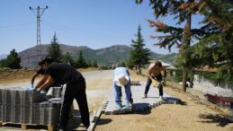 Göksun’un Kırsal Mahallelerine Kilit Parke Desteği