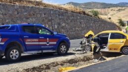 Kahramanmaraş’ta Jandarma Aracıyla Ticari Taksi Çarpıştı: 3 Yaralı