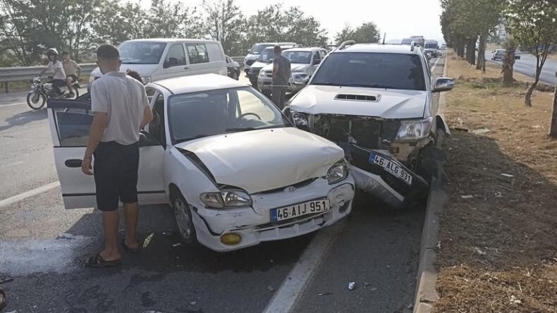 Kahramanmaraş-Kayseri Yolunda Zincirleme Kaza: 4 Yaralı