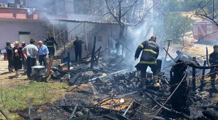 Ahırda yangın çıktı 30 hayvan telef oldu