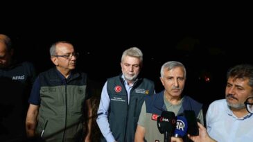 Vali Ünlüer: “Orman yangınını kısa sürede kontrol altına almak için elimizden geleni yapıyoruz”
